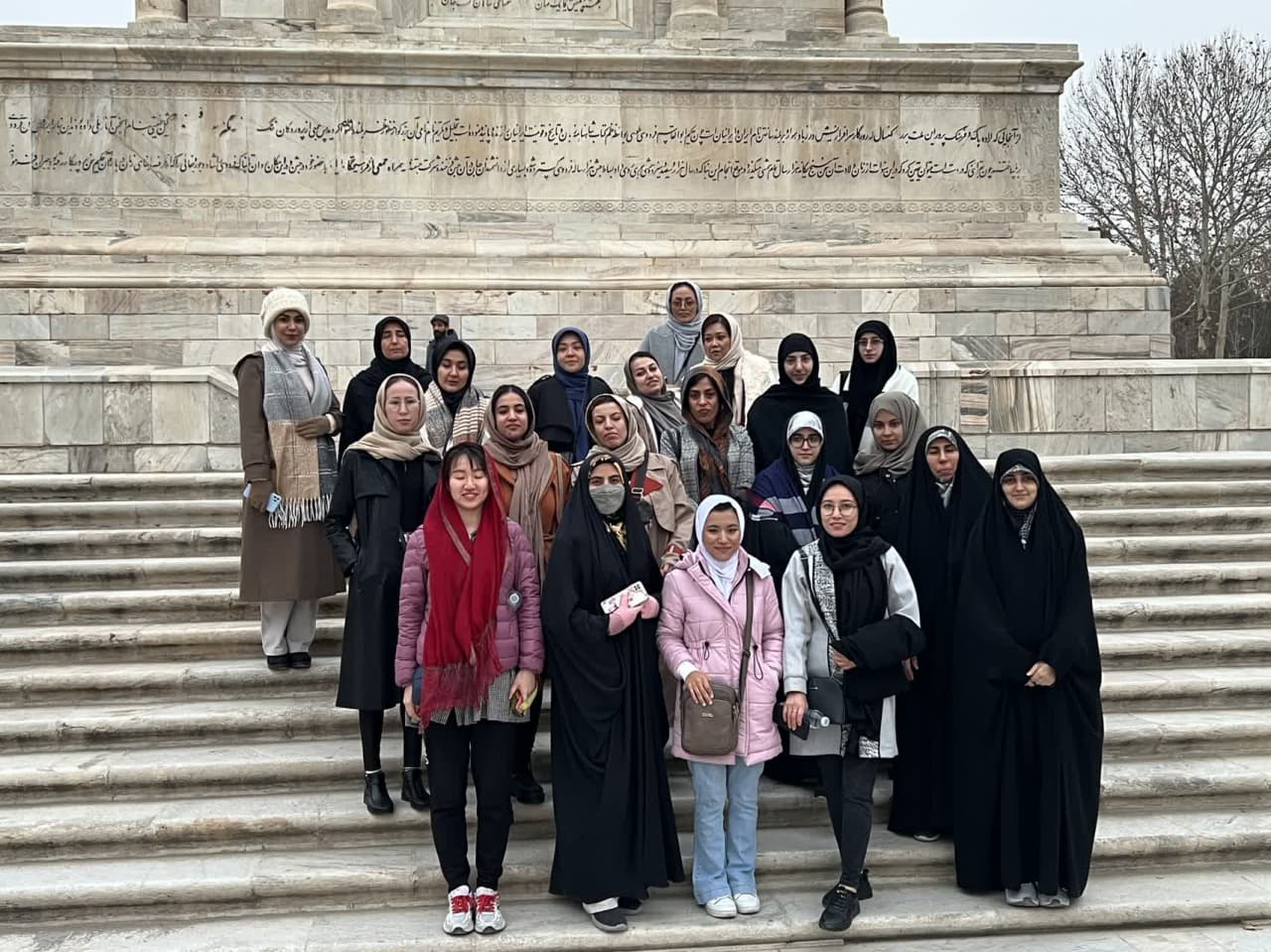 بازدید دانشجویان بین‌الملل دانشگاه تربیت مدرس از آرامگاه فردوسی و باغ پرندگان مشهد