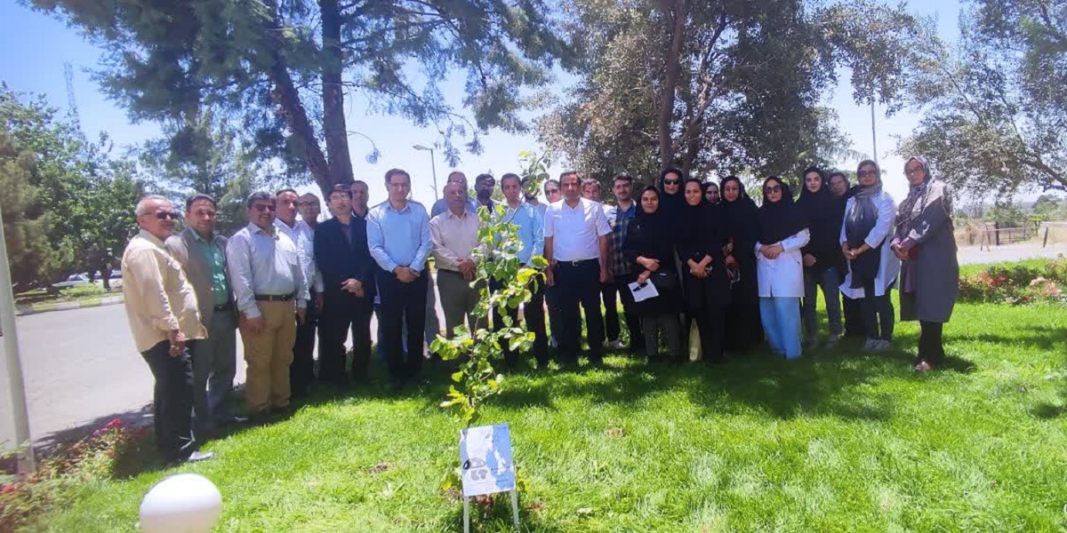 کاشت نهال به یاد استاد فقید پردیس کشاورزی