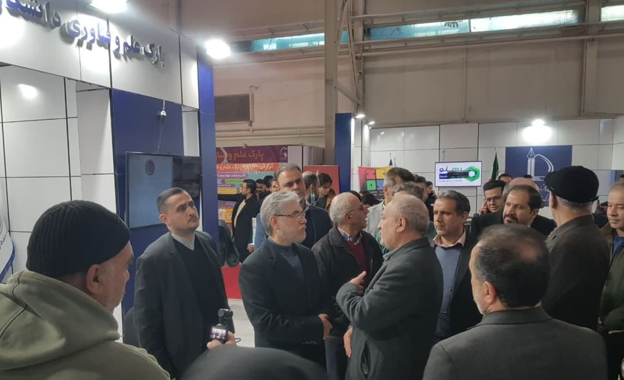 بازدید وزیر علوم از غرفه پارک علم و فناوری تربیت مدرس در نمایشگاه دستاوردهای پژوهش و فناوری
